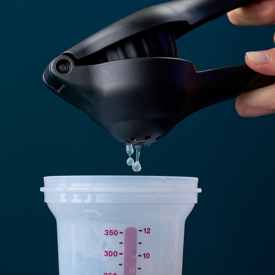 Tupperware? Zest 'N Press? Gadget | Hand-Held Citrus Squeezer & Zester - Image 4