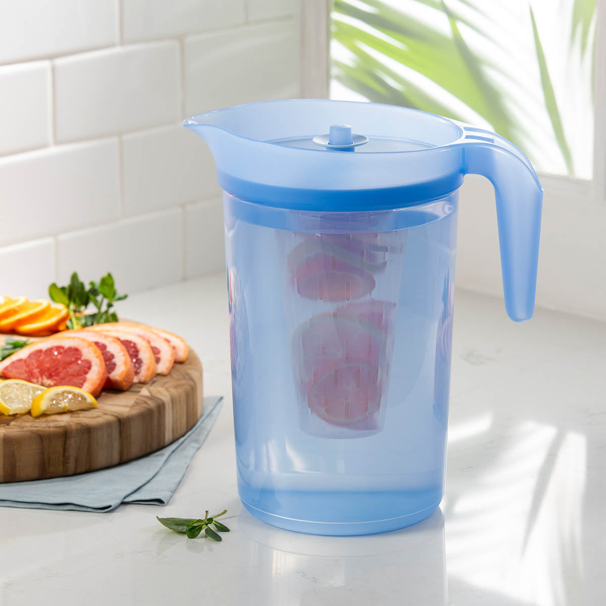 Tupperware? Ilumina 1-Gallon Pitcher with Infuser | 1 Gal / 3.8 L - Image 2
