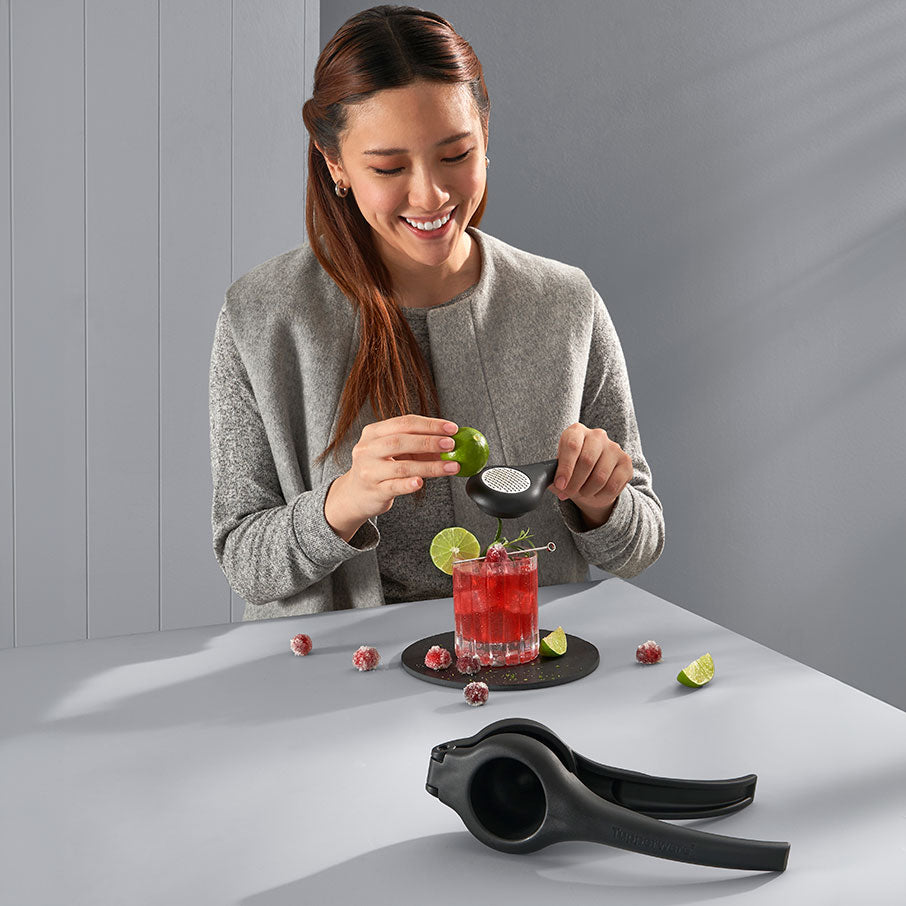 Tupperware? Zest 'N Press? Gadget | Hand-Held Citrus Squeezer & Zester - Image 3